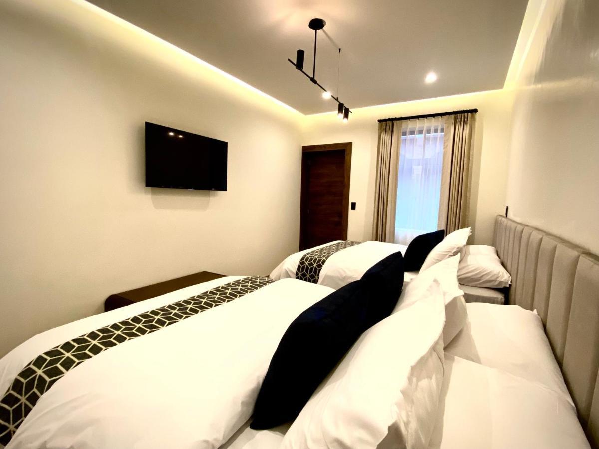 Wanderlot - Hotel Plaza Central Риобамба Екстериор снимка