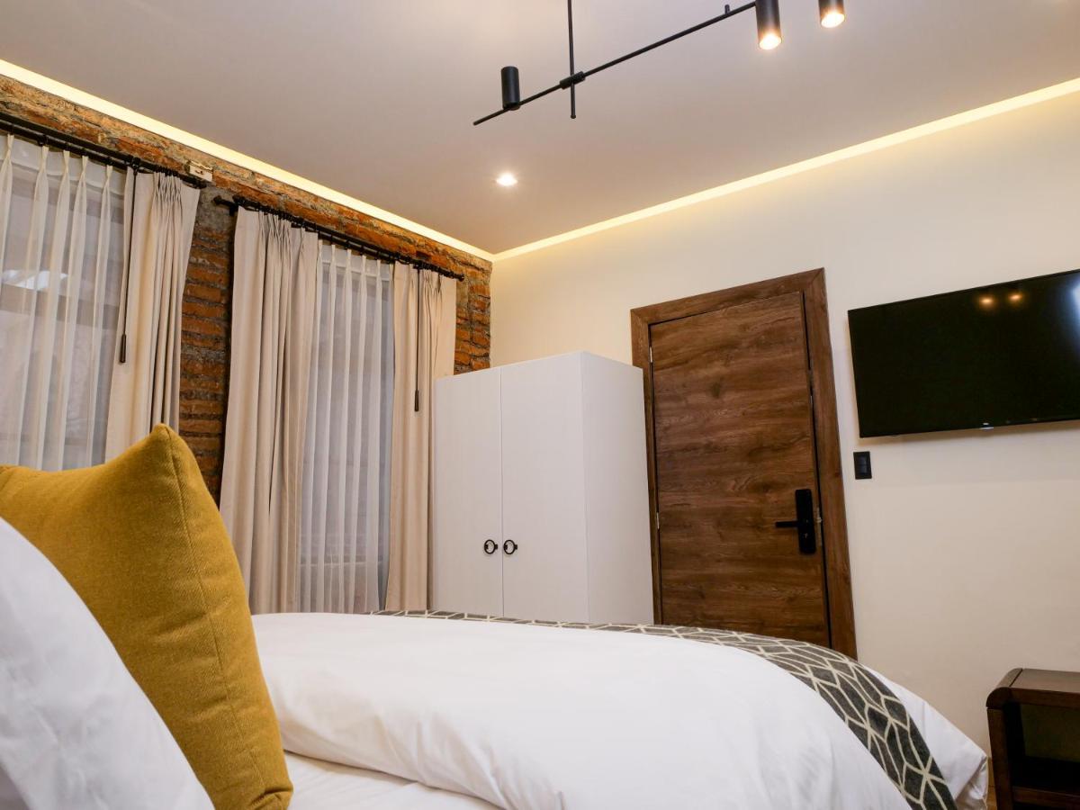 Wanderlot - Hotel Plaza Central Риобамба Екстериор снимка