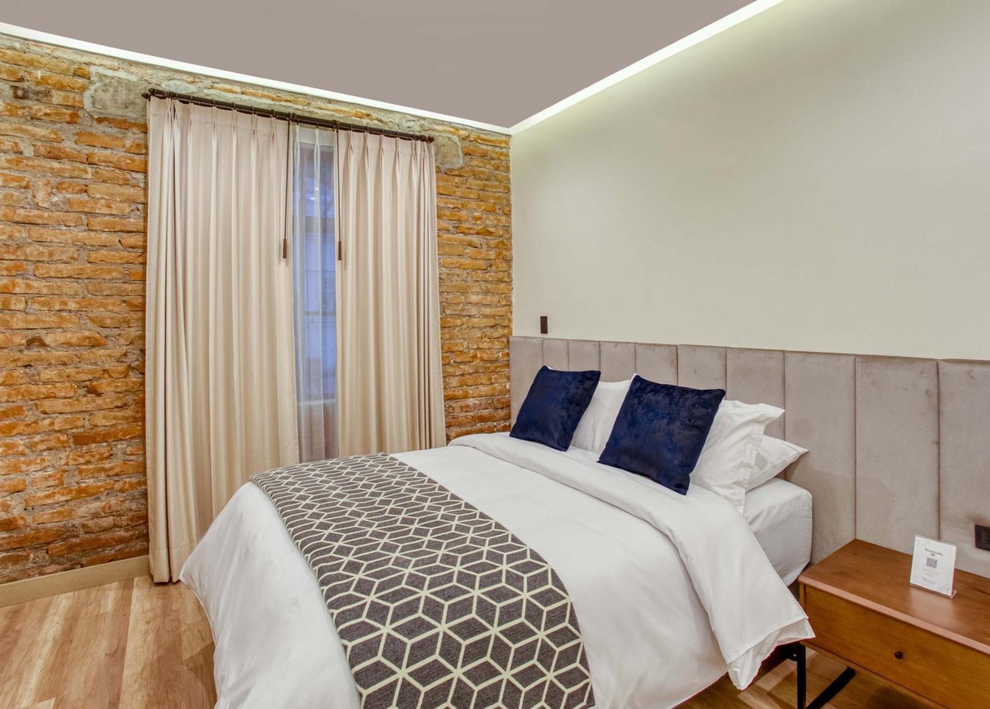 Wanderlot - Hotel Plaza Central Риобамба Екстериор снимка